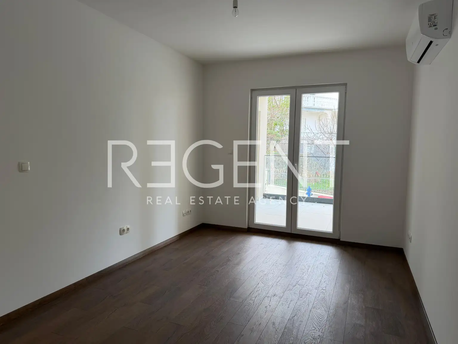 Čiovo, Okrug Gornji - Appartement une chambre, premier rang face à la mer