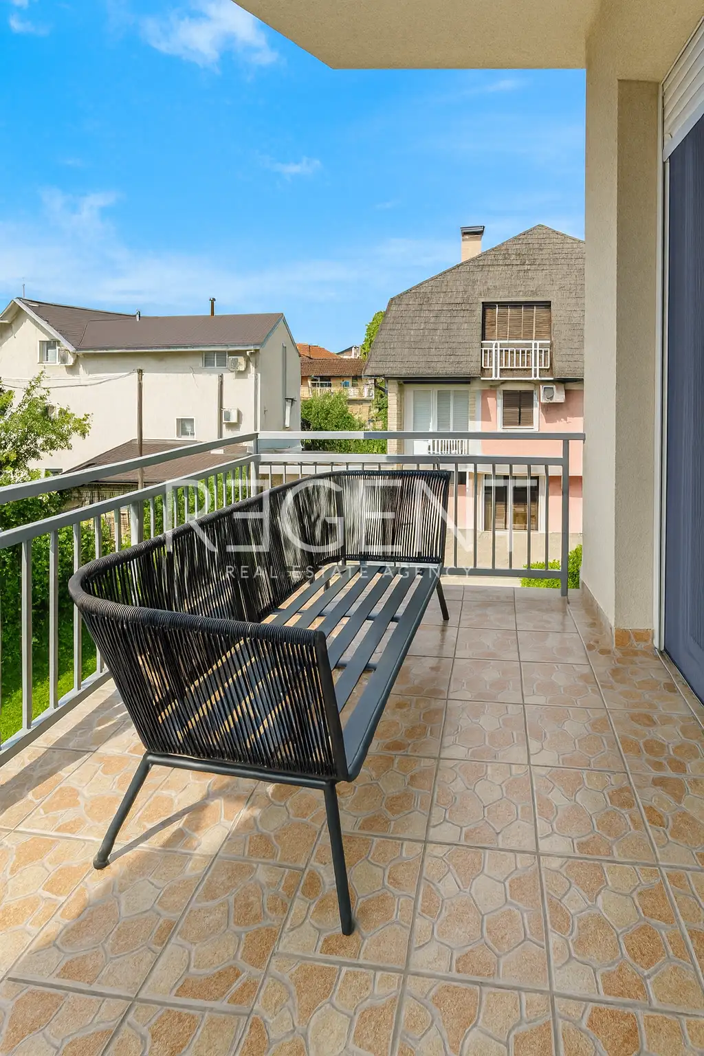 Zagreb, Malešnica - Moderne Dreizimmerwohnung mit Garage