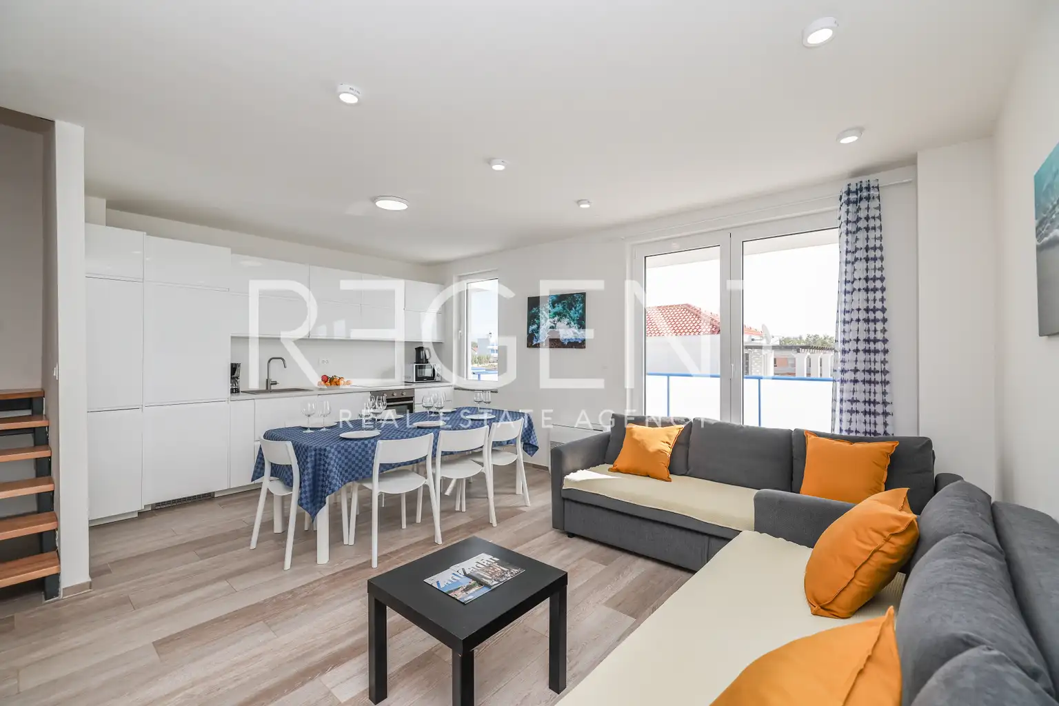 Privlaka - Dom szeregowy z basenem i tarasem na dachu.