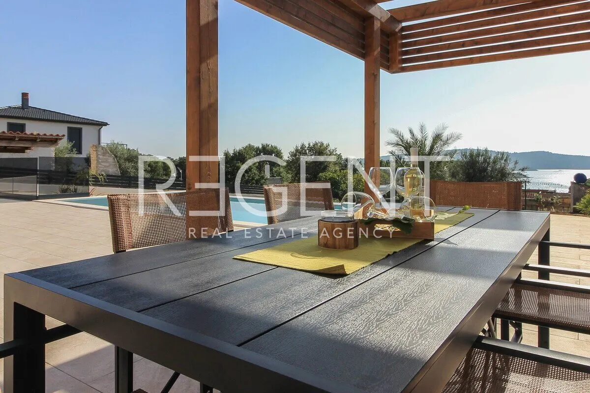 Istra, Medulin - Prekrasna villa s wellnessom NKP 190 m2 nadomak mora