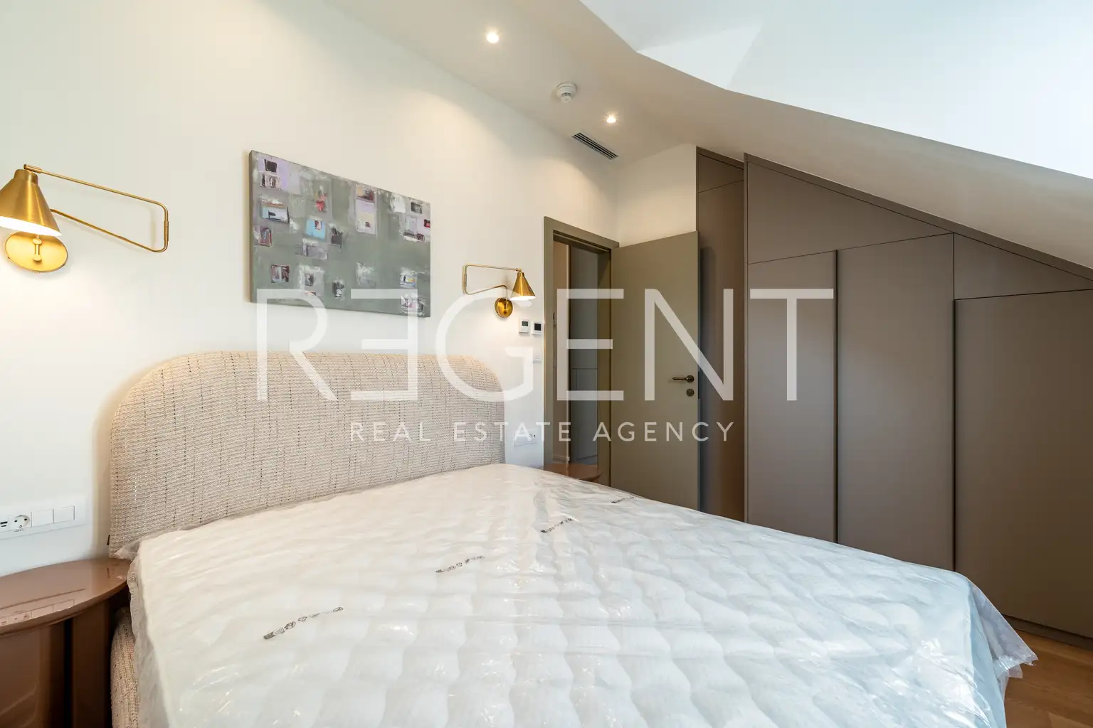 Stan 33 m² za najam — prvi najam, Centar