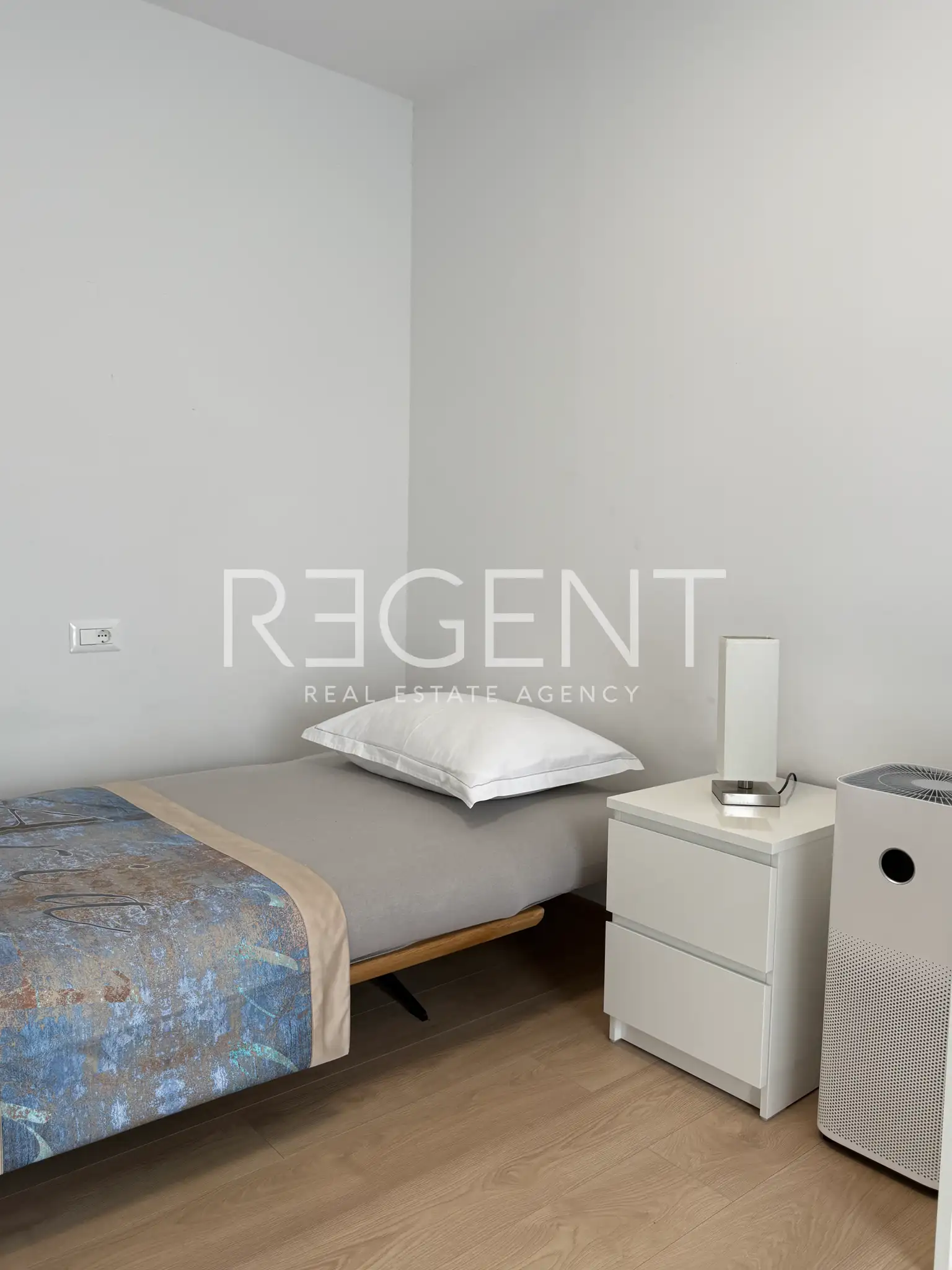 Split, Strožanac – For rent, three-room apartment 103 m² loggia jacuzzi parking