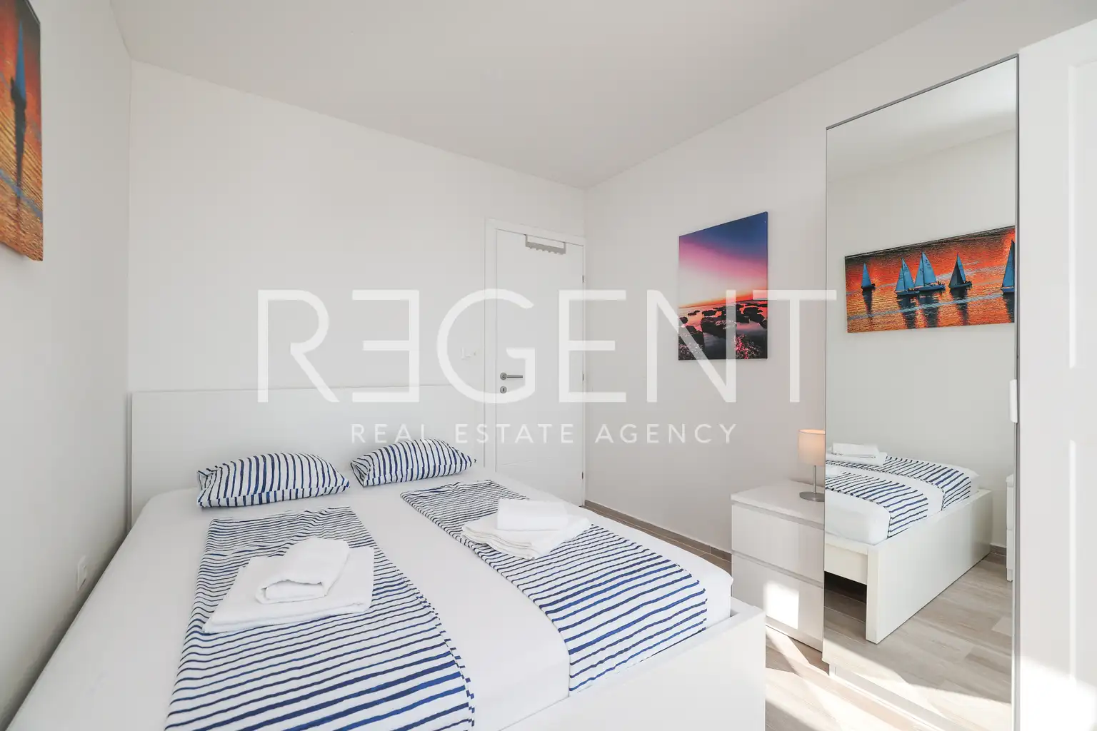 Privlaka - Dom szeregowy z basenem i tarasem na dachu.