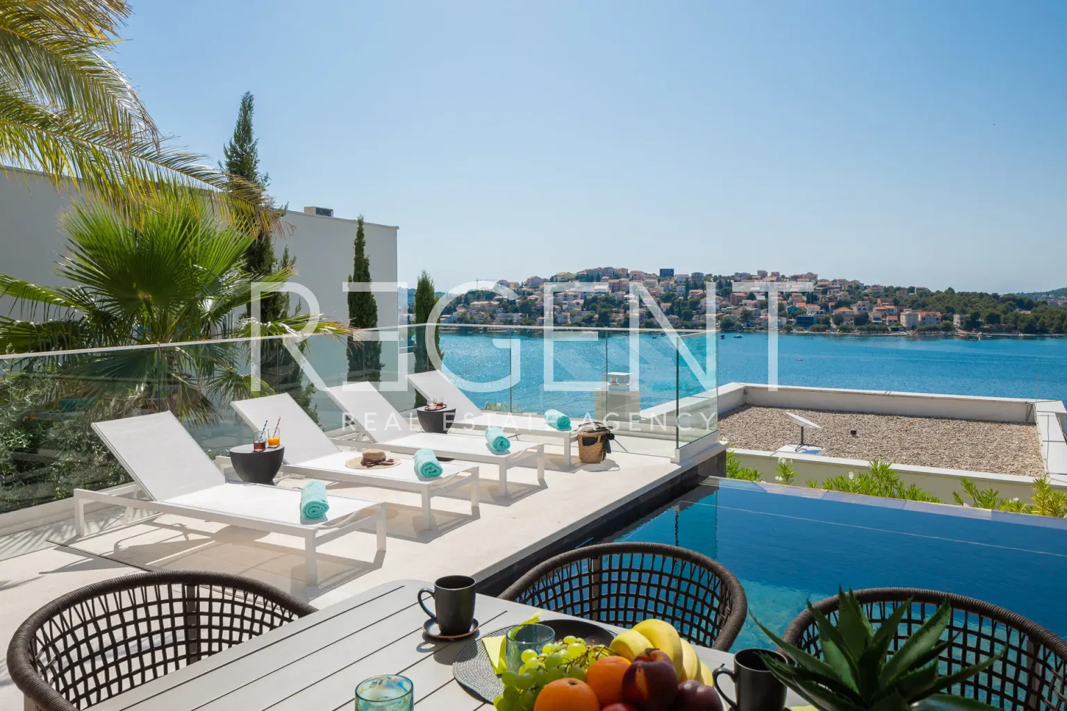 Šibenik, Rogoznica – Moderna vila s panoramskim pogledom na more