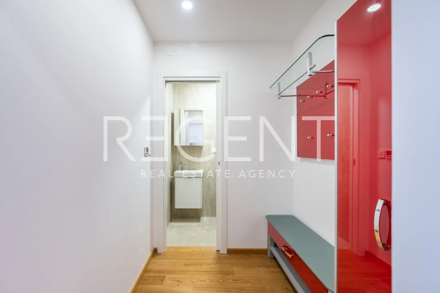 Zagreb, Centar - Četverosoban stan s parkingom, prvi najam