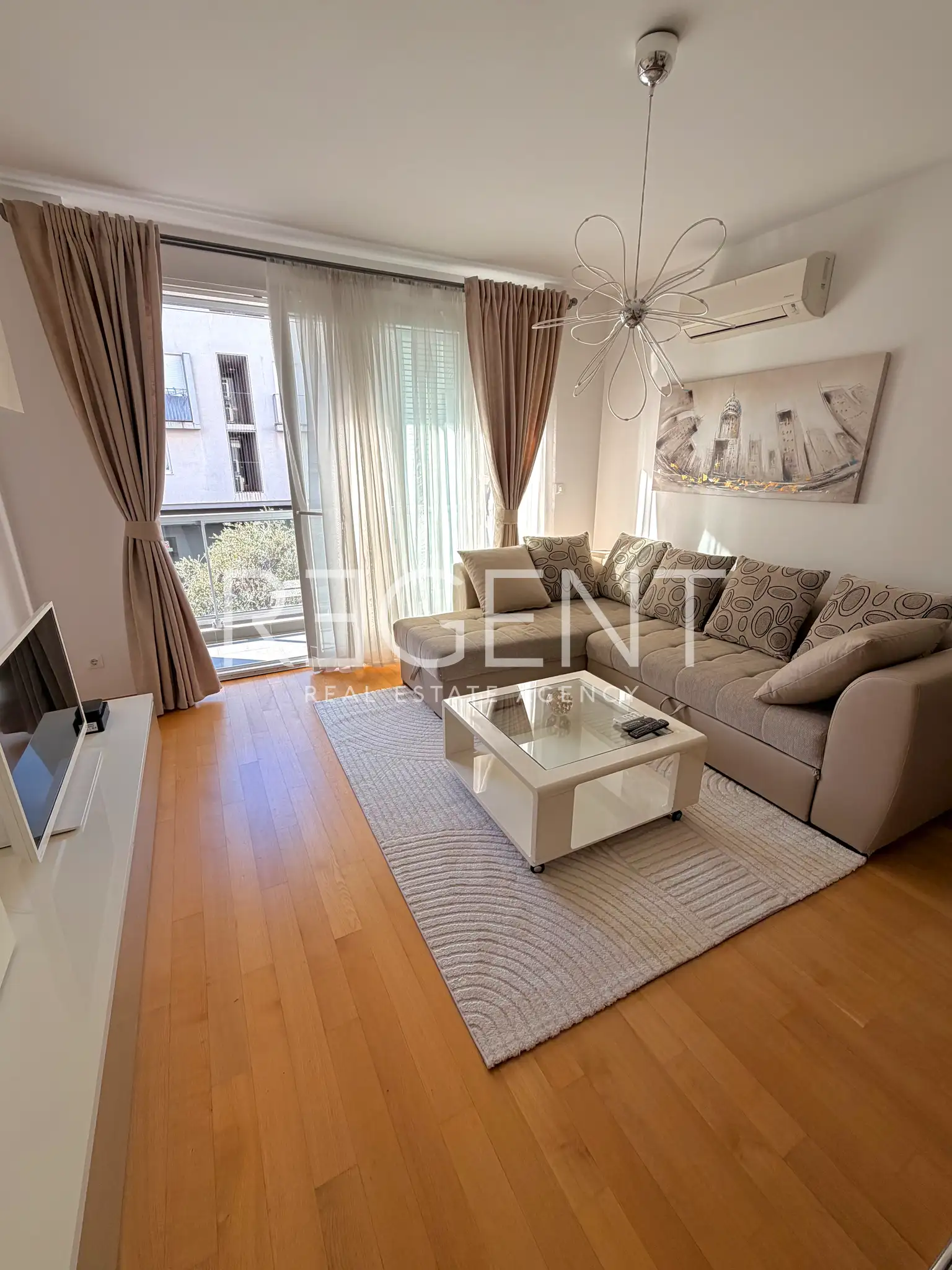 Split, Spinut - mieszkanie jednopokojowe z garażem i loggią blisko centrum