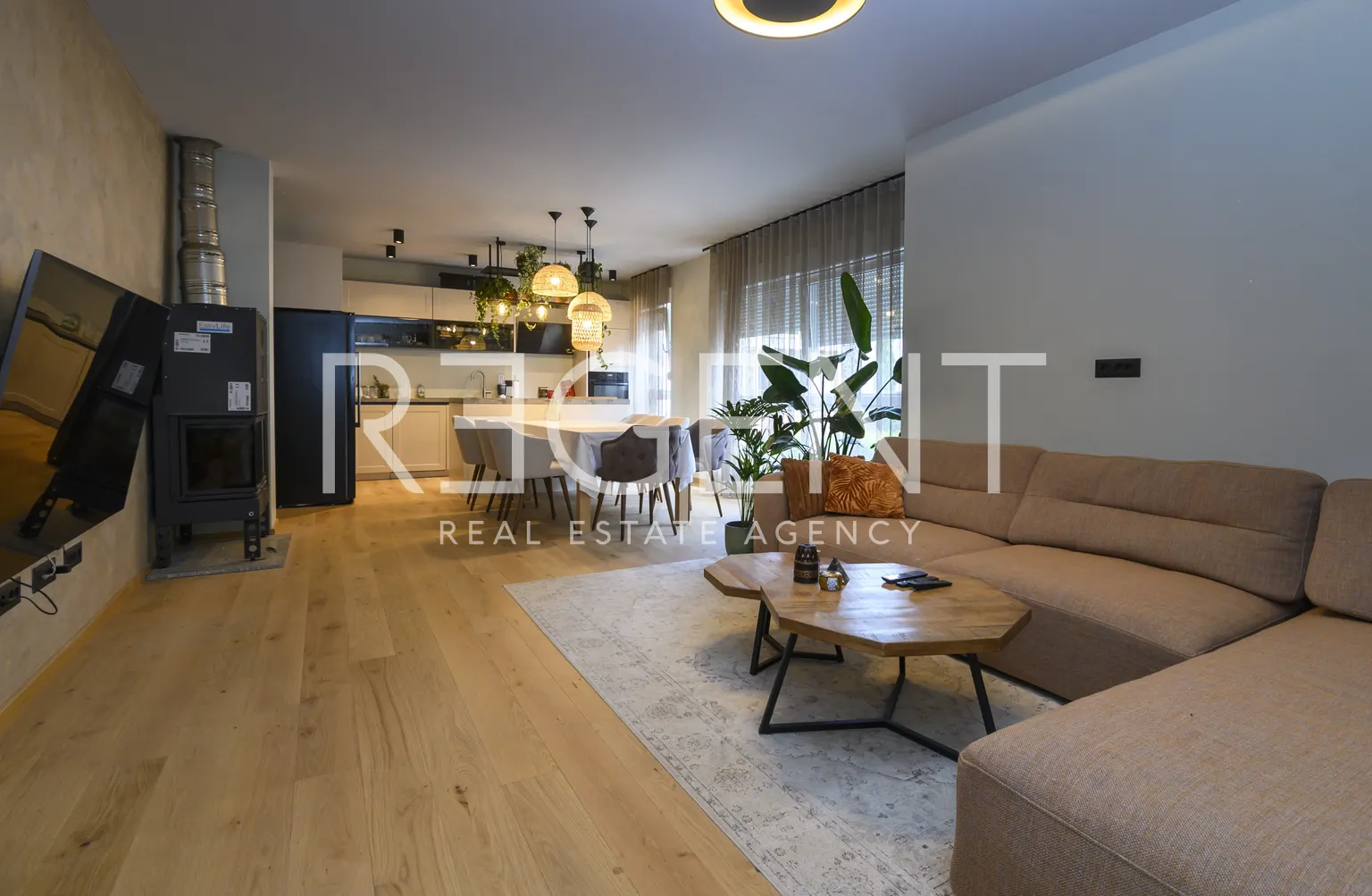 Split, Strožanac - Dvoetažni penthouse s lođom i terasom