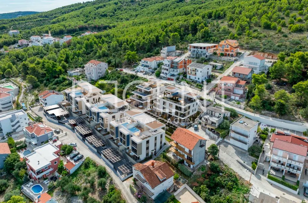 Trogir, Čiovo - Apartmán v luxusním apartmánovém komplexu blízko moře 80 m2
