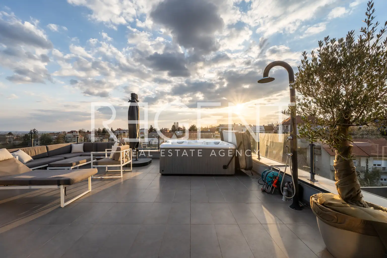 Zagreb, Unterstadt - Luxus-Penthouse mit Panoramadachterrasse