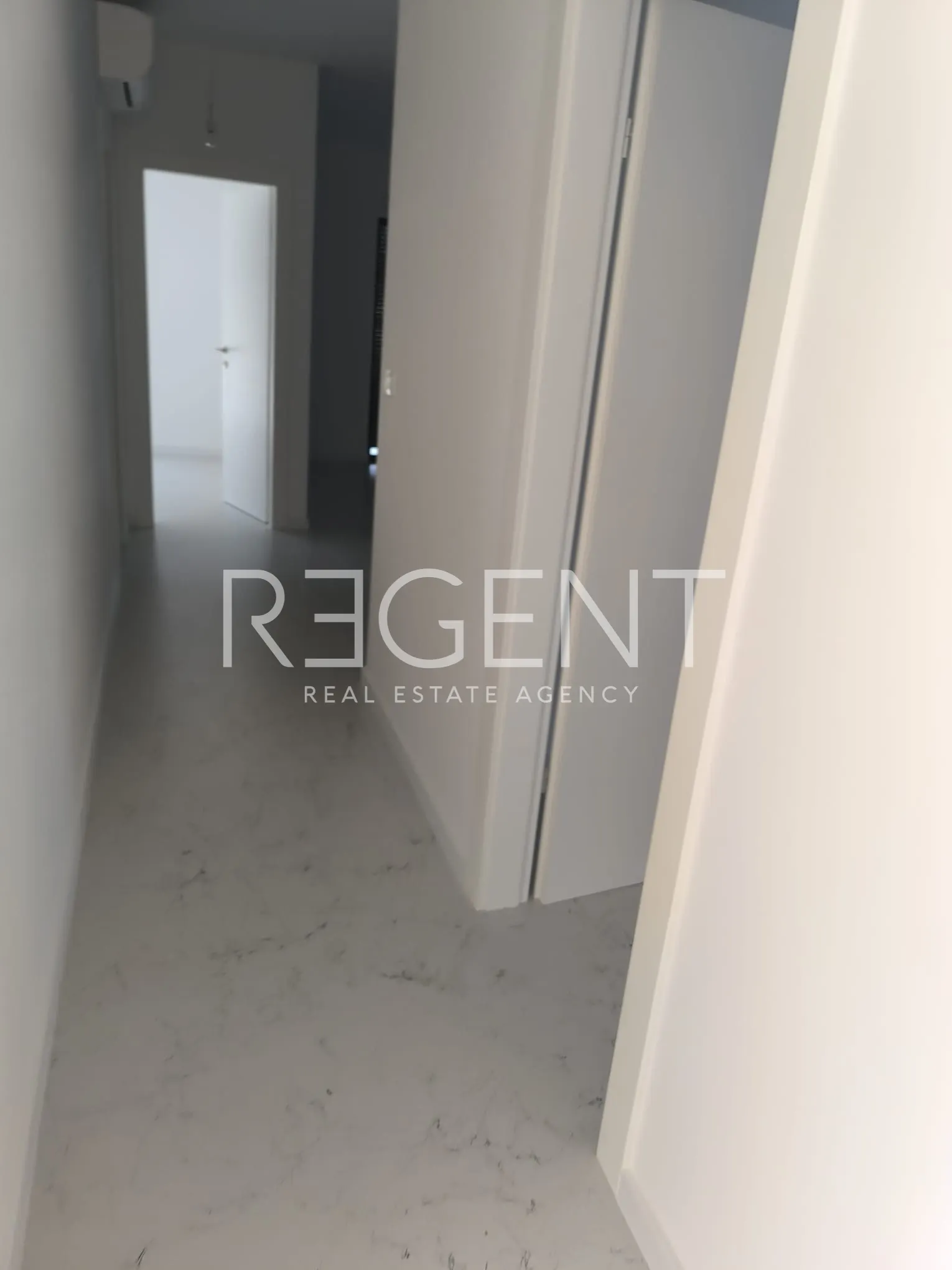 Trogir, Okrug Gornji - Dvoupokojový byt s bazénem 56 m2, novostavba