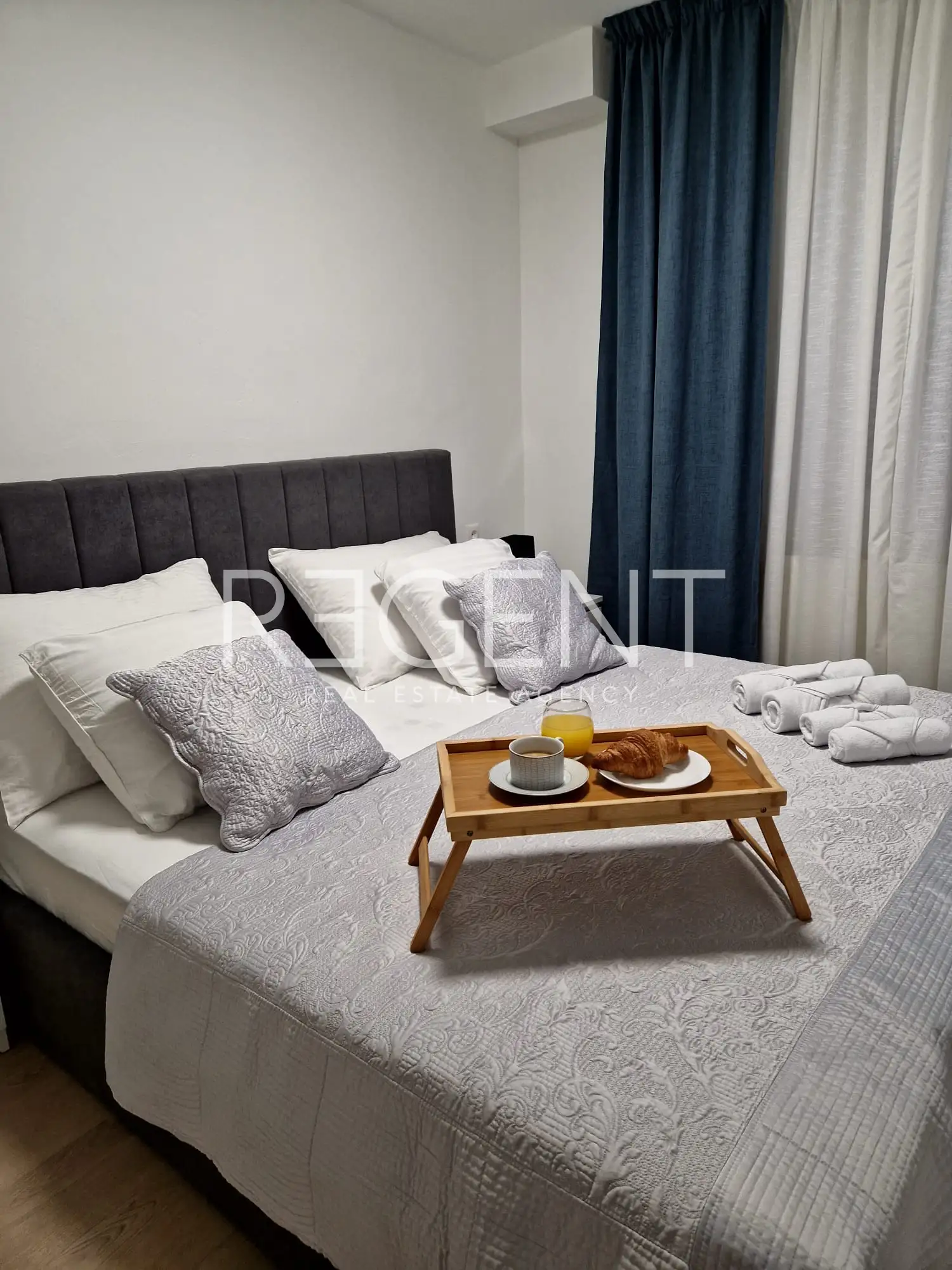 Split, Kamen - Appartement de trois pièces avec jardin privé