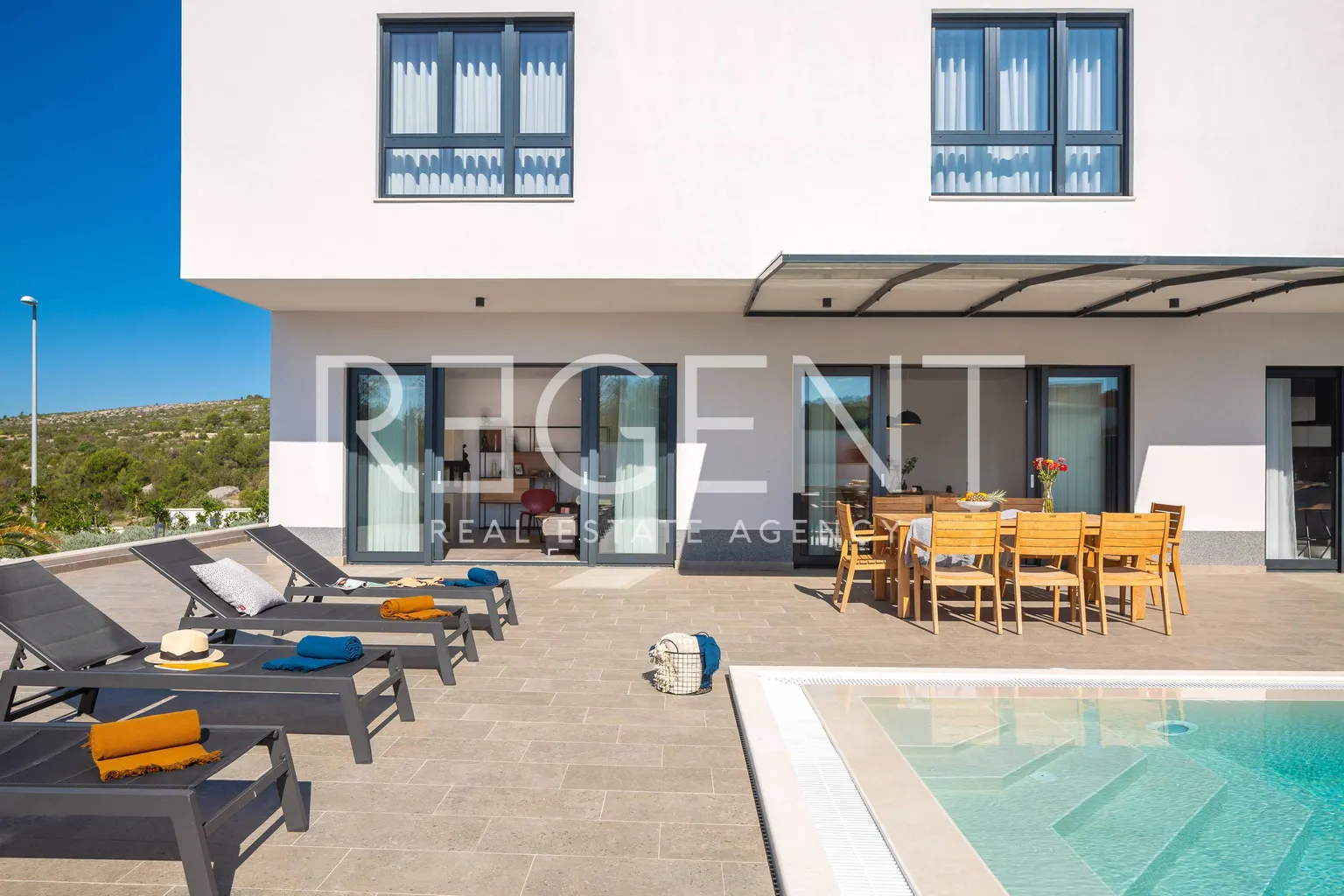 Otok Brač, Milna – Novoizgrađena luksuzna vila od 370m2 s velikim hidromasažnim bazenom