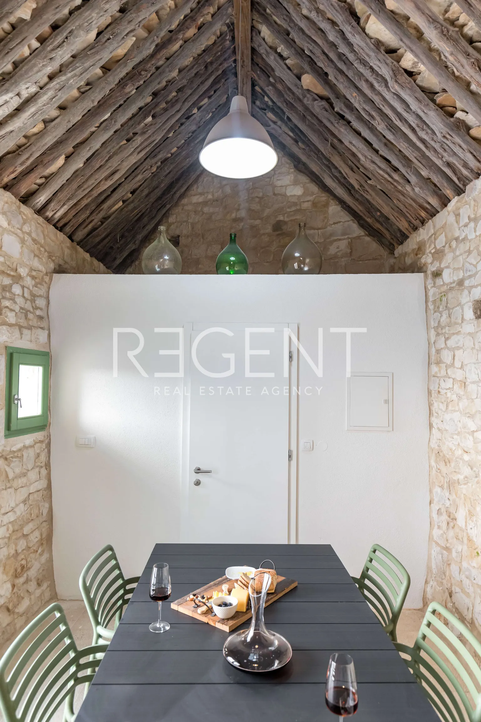 Brač, Pučišća - Prekrasna kamena vila 120 m2
