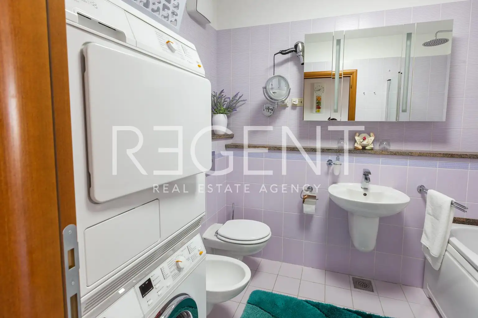 Split, Firule - Dvosobno stanovanje z ložo in pogledom na morje