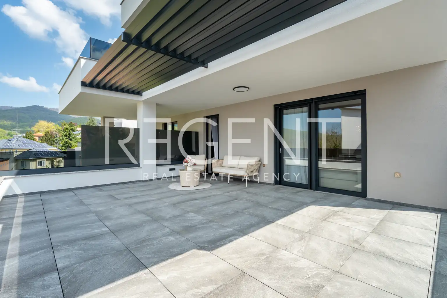 Šestine – ekskluzywne mieszkanie w willi miejskiej z prywatnym wejściem i garażem