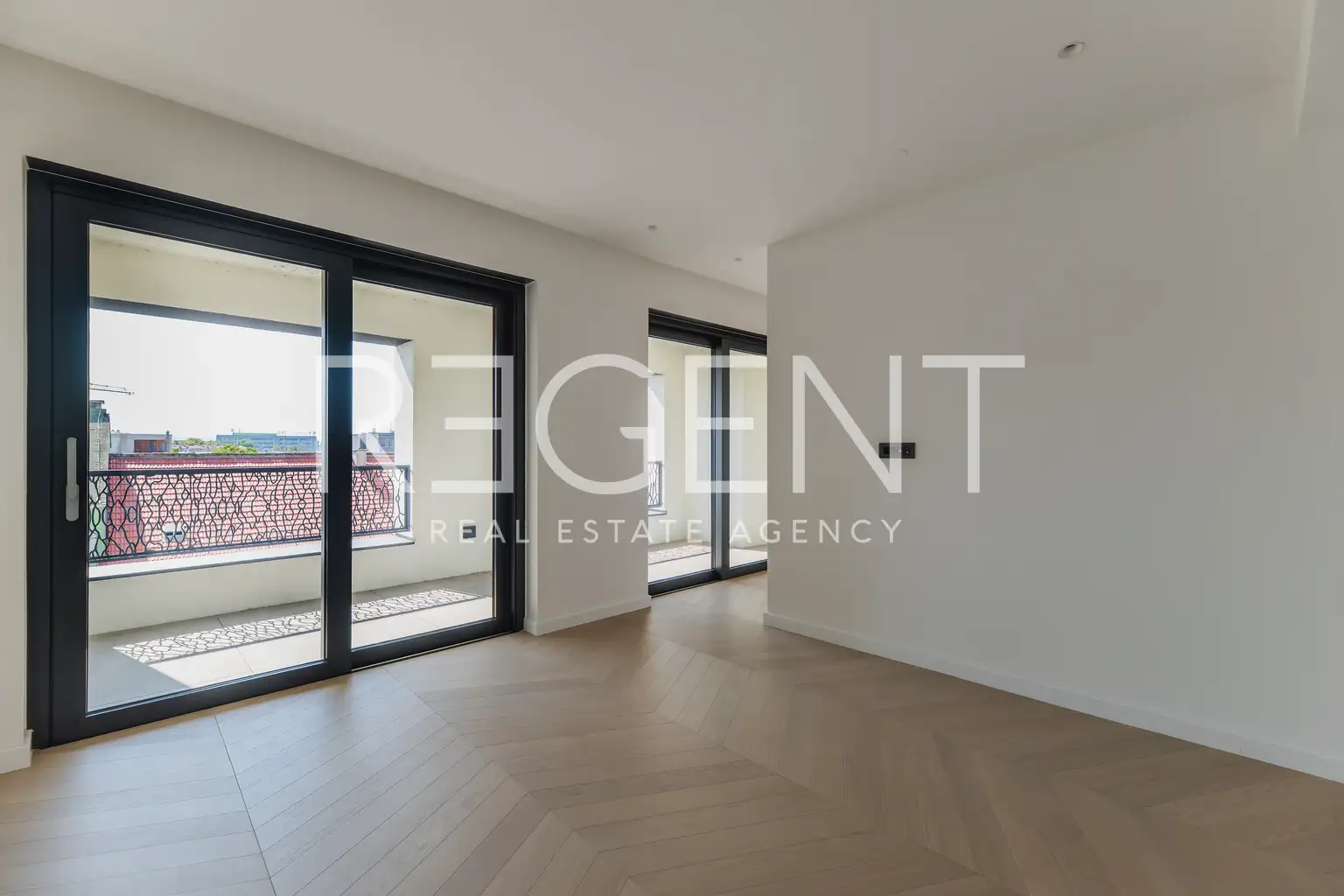 Zagreb, Nova cesta — četverosoban dvoetažni stan 164 m² s dvije garaže