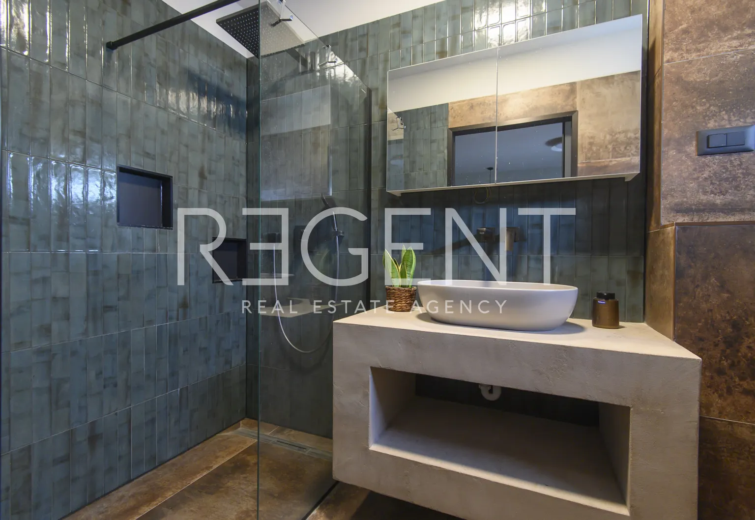 Split, Strožanac - Dvoetažni penthouse s lođom i terasom