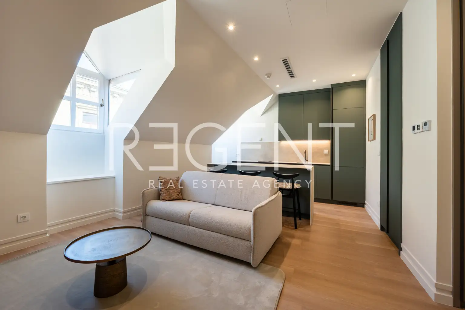 Stan 48 m² za najam — prvi najam, Centar
