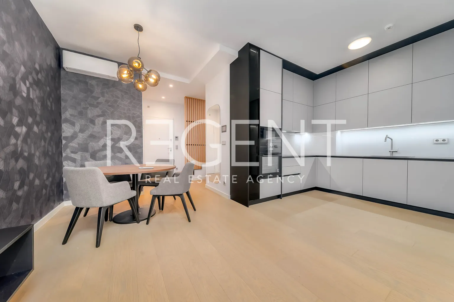 Záhřeb, Park Kneževa – Luxusní třípodlažní byt 144 m² k pronájmu