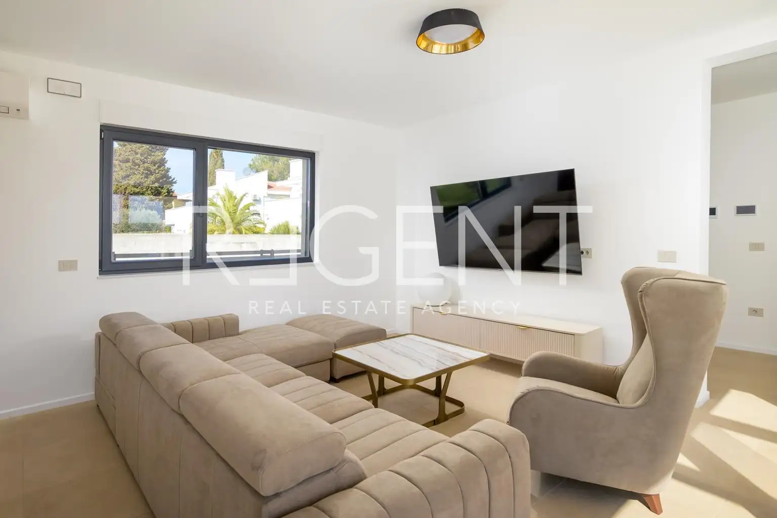 Rovinj- vila s bazenom u modernoj novogradnji