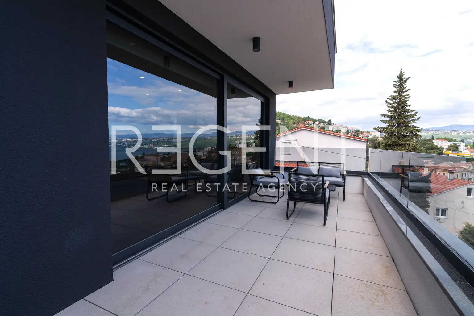 Opatija – Moderan trosoban stan s pogledom na more 128,52 m2