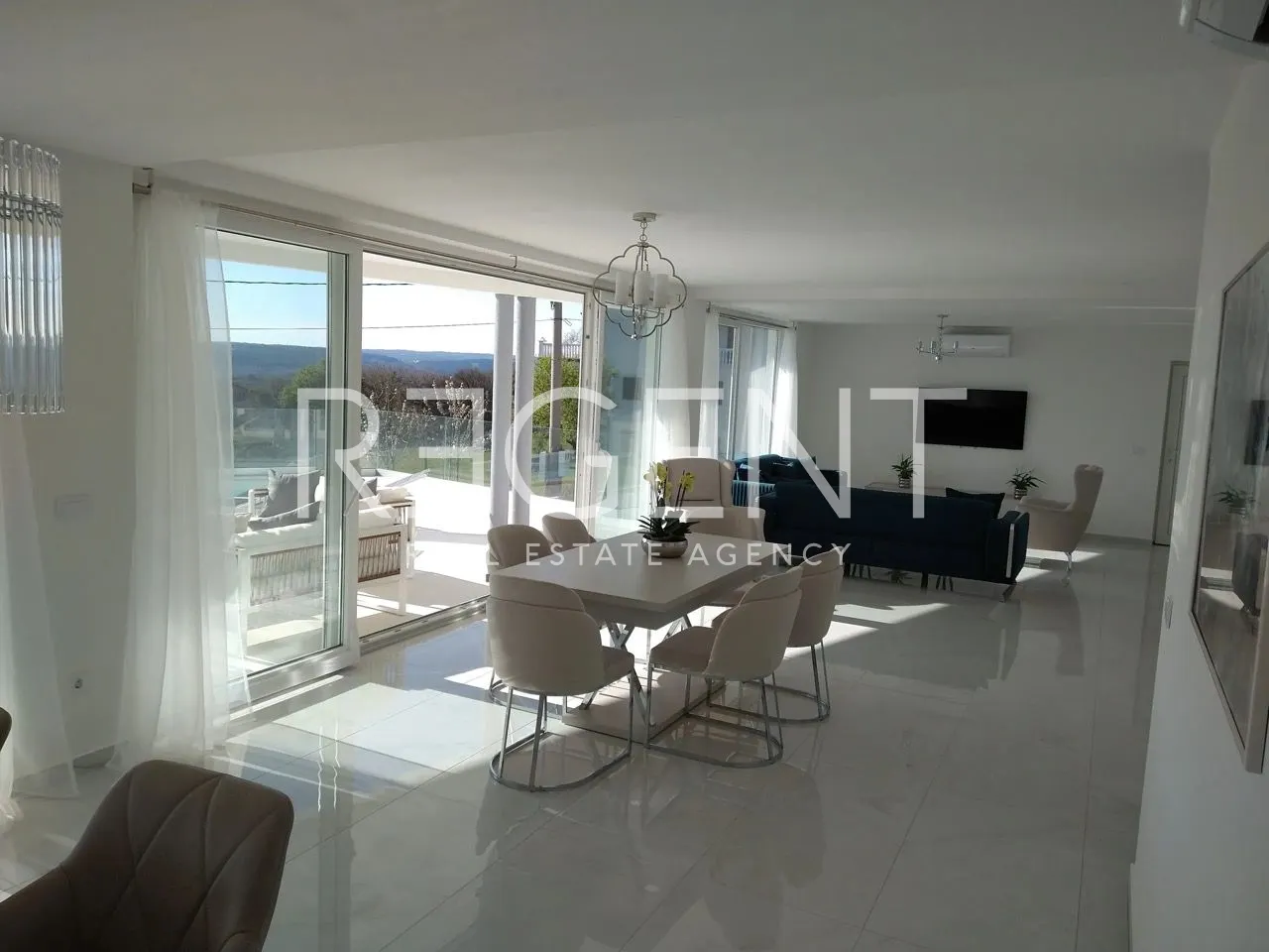 Istrie, Labin - Luxusní vila moderního designu s výhledem na moře 225 m2