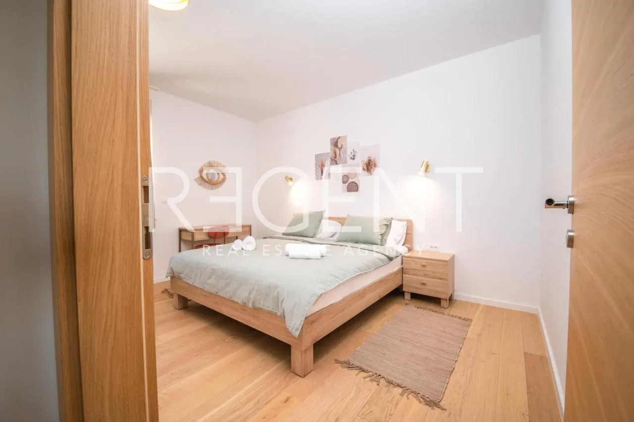 Zadar, Vrsi – appartements de trois pièces avec piscine et vue sur la mer