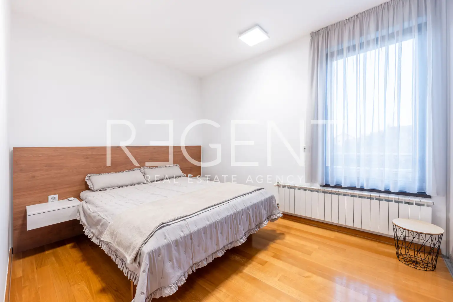 Zagreb, Srebrnjak – Uređen trosoban penthouse za najam