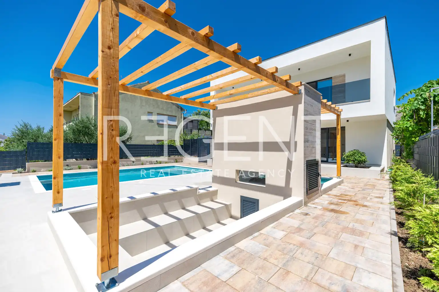 Trogir - Nuova villa moderna di 300m2 con piscina e jacuzzi
