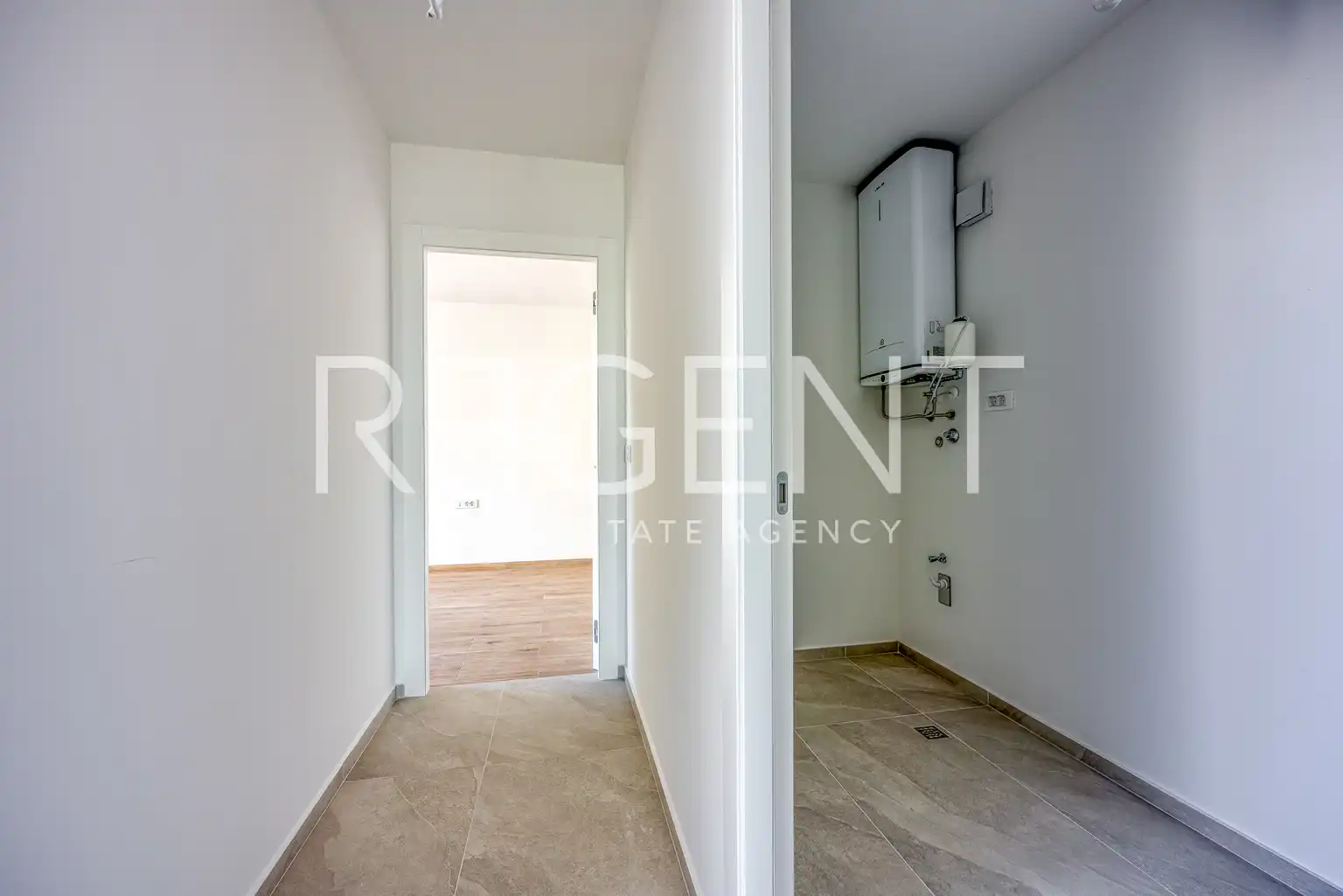 Istrie, Novigrad - Čtyřpokojový apartmán v luxusním obytném komplexu 136 m2