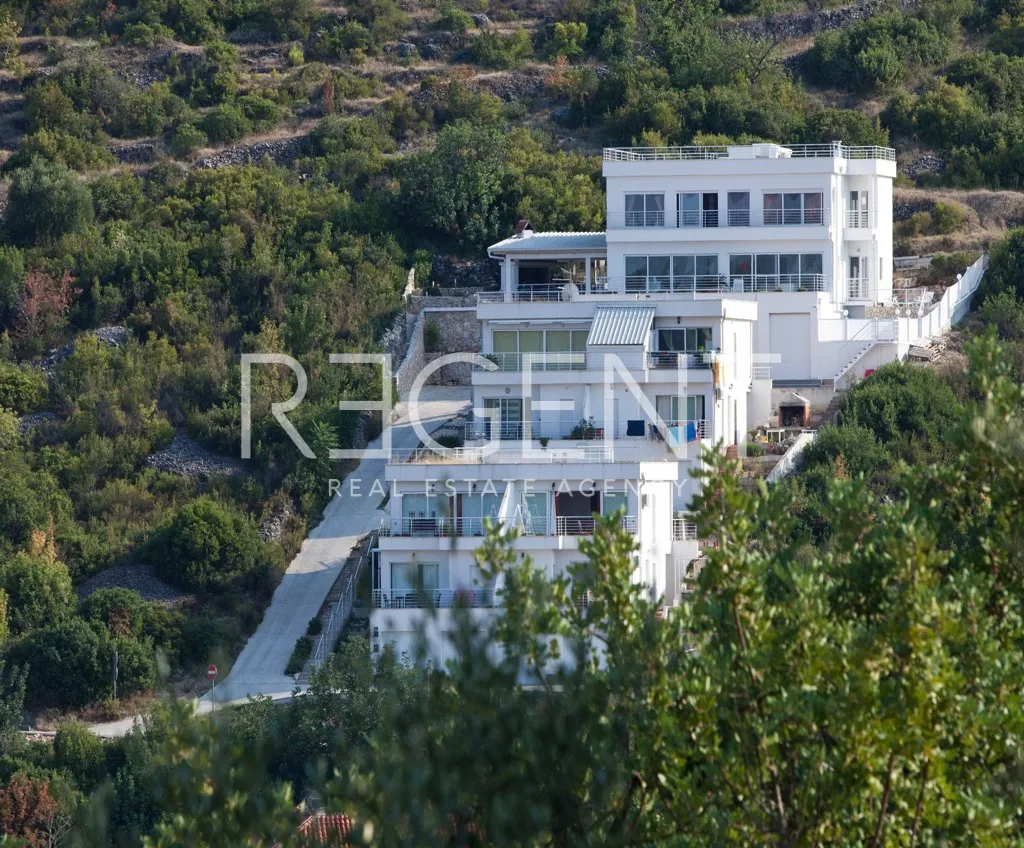 Vis – Prekrasna vila s pogledom na more 300 m2