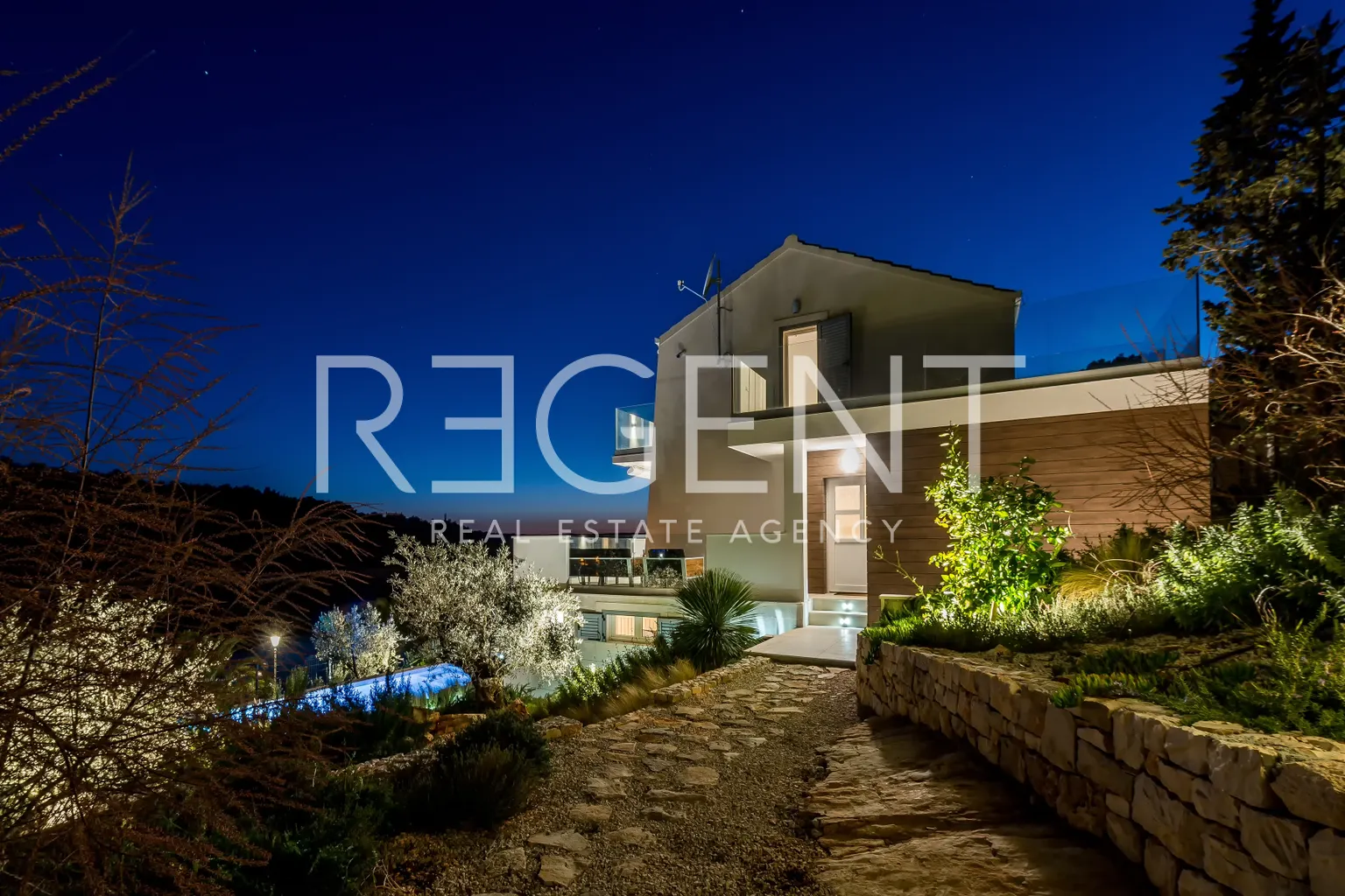 Brač, Milna - Moderna vila prvi red uz more, 264 m2