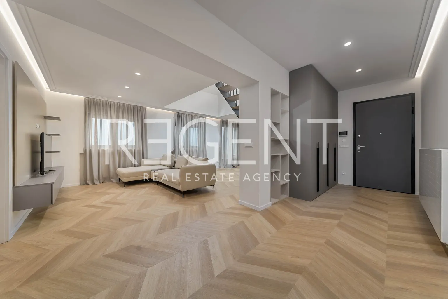 Záhřeb, Centrum – Luxusní dvoupodlažní penthouse 150 m² k pronájmu