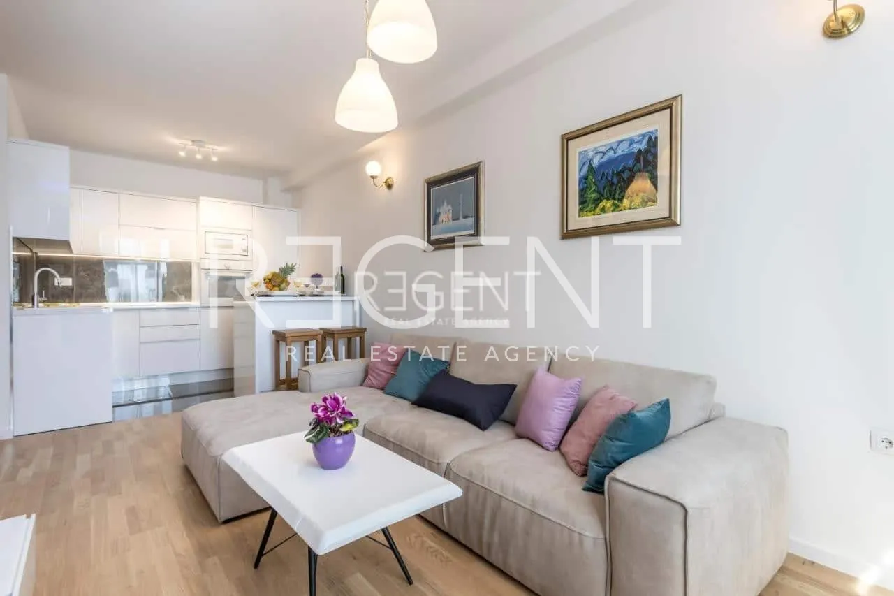 Split, Žnjan - Luksuzan dvosoban penthouse 70 m2 sa terasom
