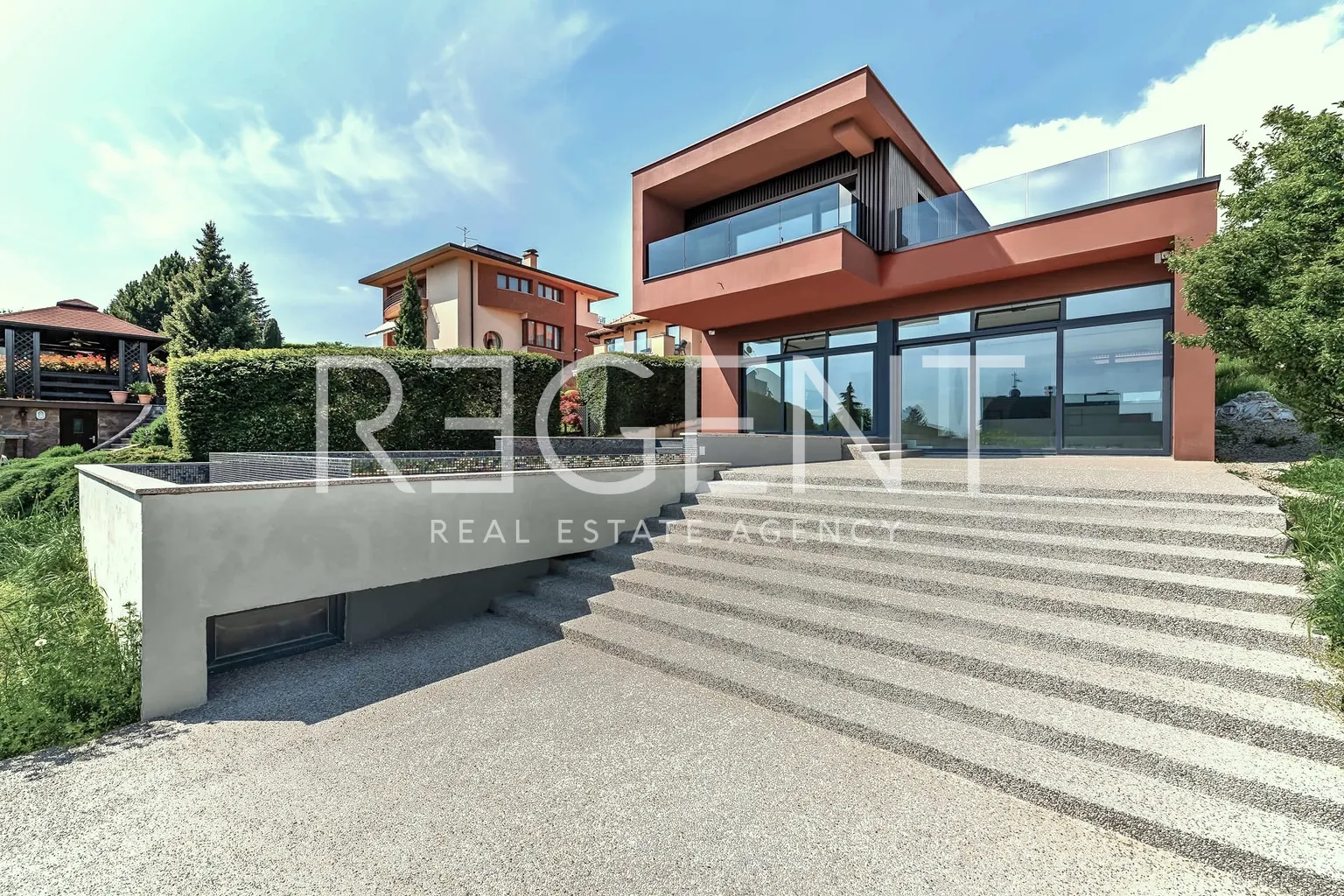 Záhřeb, Šestine - Moderní rodinná vila s bazénem obklopená zelení