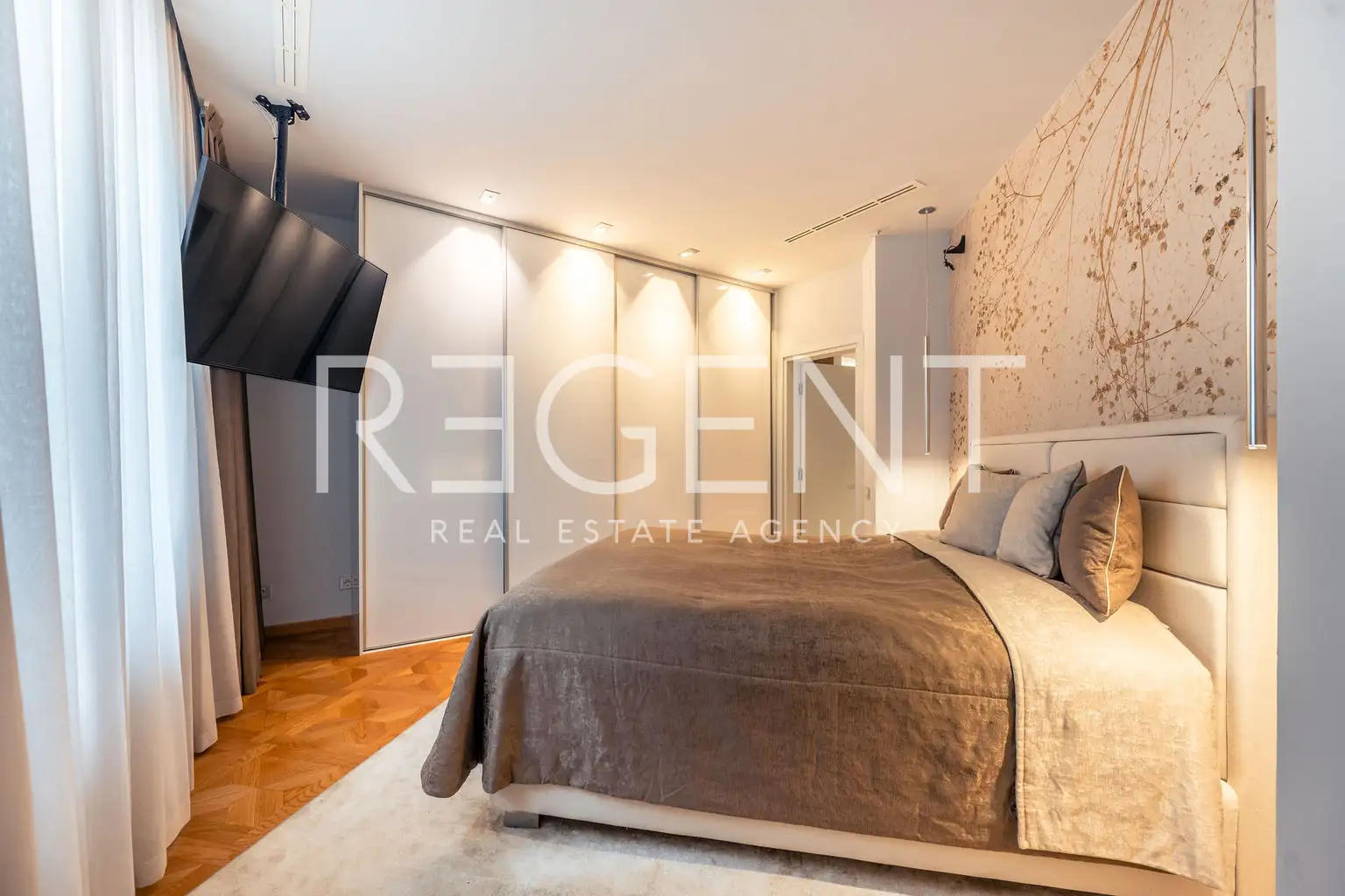 Zagreb, Center - Luxurious four-room apartment in the city center