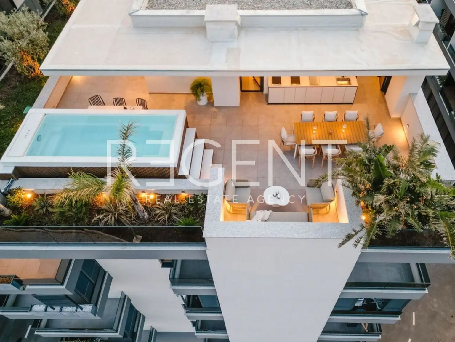 Split, Sirobuja - Trosobni penthouse sa bazenom