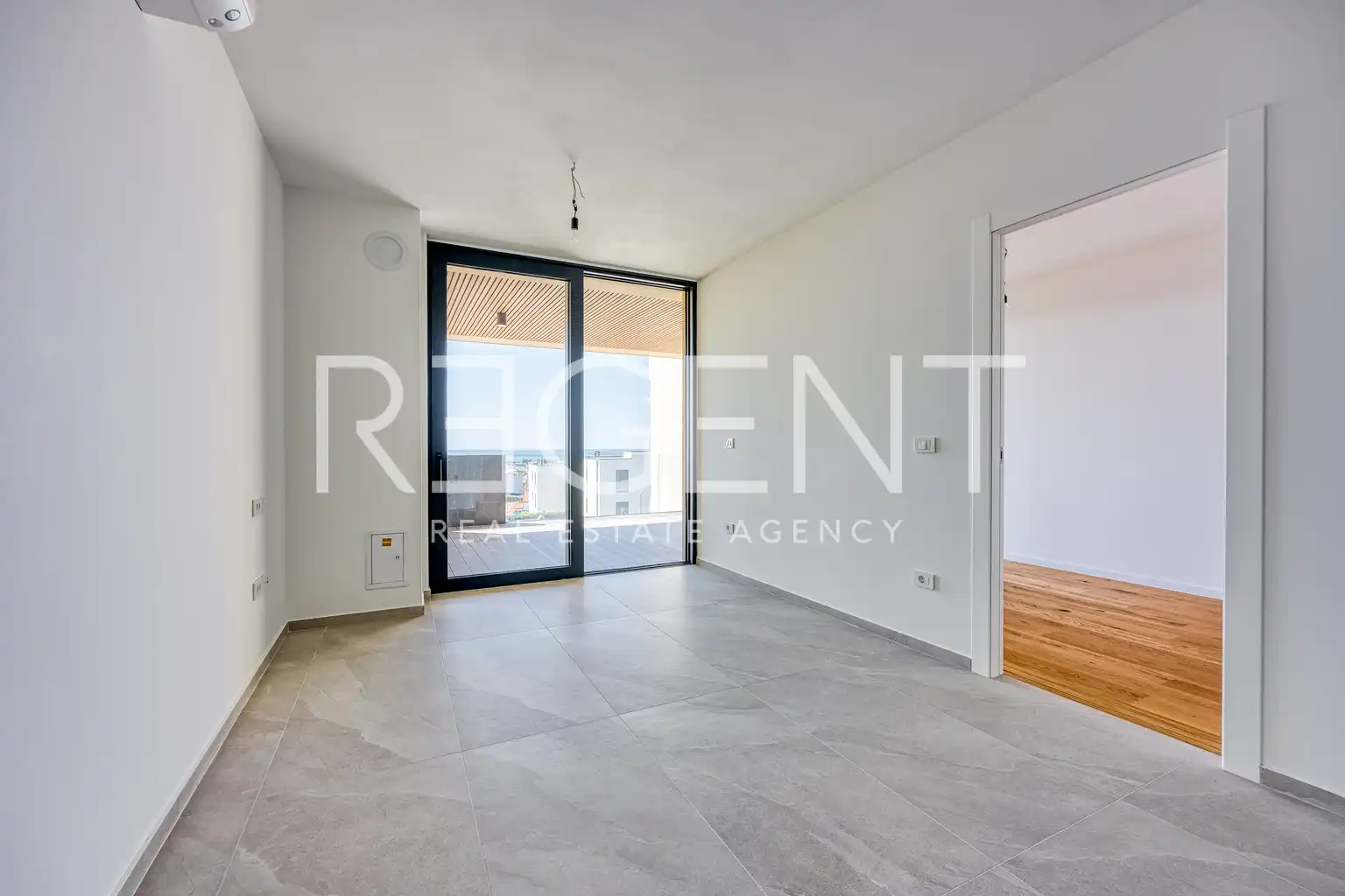 Istrie, Novigrad - Třípokojový apartmán v luxusním obytném komplexu 105 m2