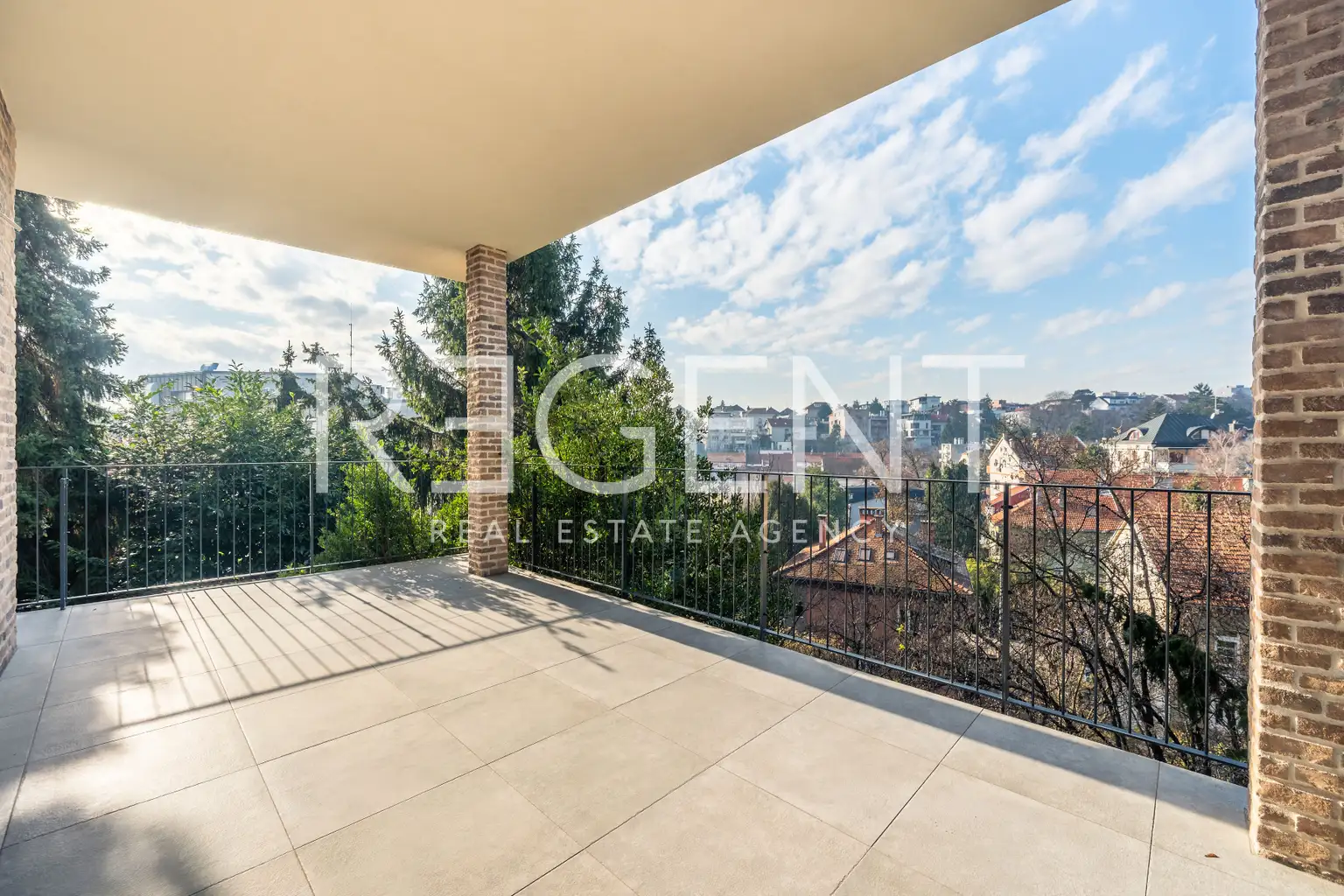 Zagreb, Srebrnjak - moderan trosoban stan s terasom