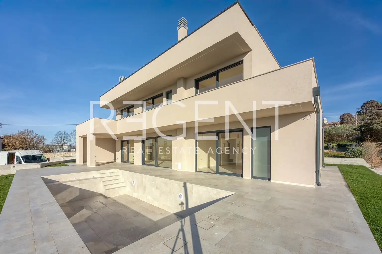 Poreč – Moderna vila s krovnom terasom