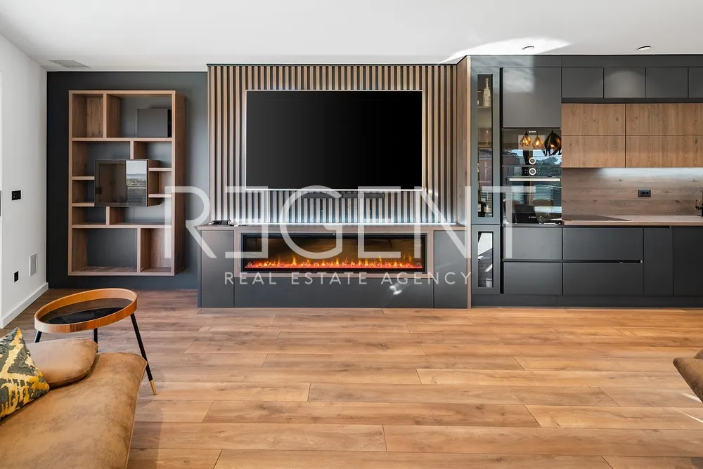 Split, Strožanac - Moderní vila s výhledem na moře, bazénem a pomocnou budovou 50 m2
