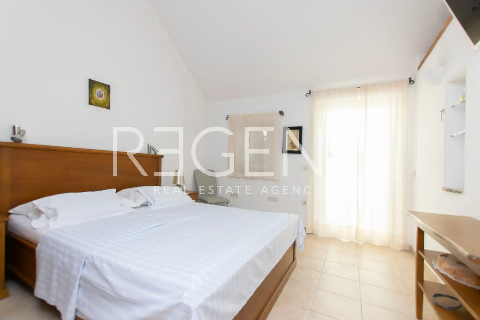 Brač, Mirca - kamenná vila s výhľadom na more, 300m2