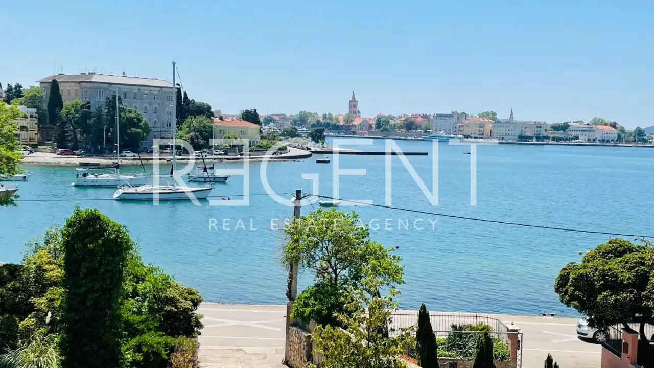 Zadar, Brodarica - Apartmanska kuća prvi red uz more