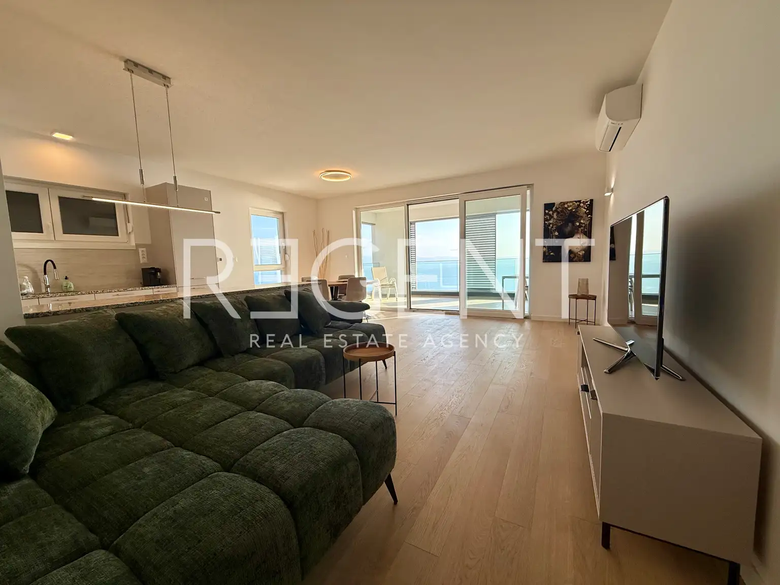 Split, Duilovo - Zwei-Zimmer-Wohnung mit Loggia und Meerblick