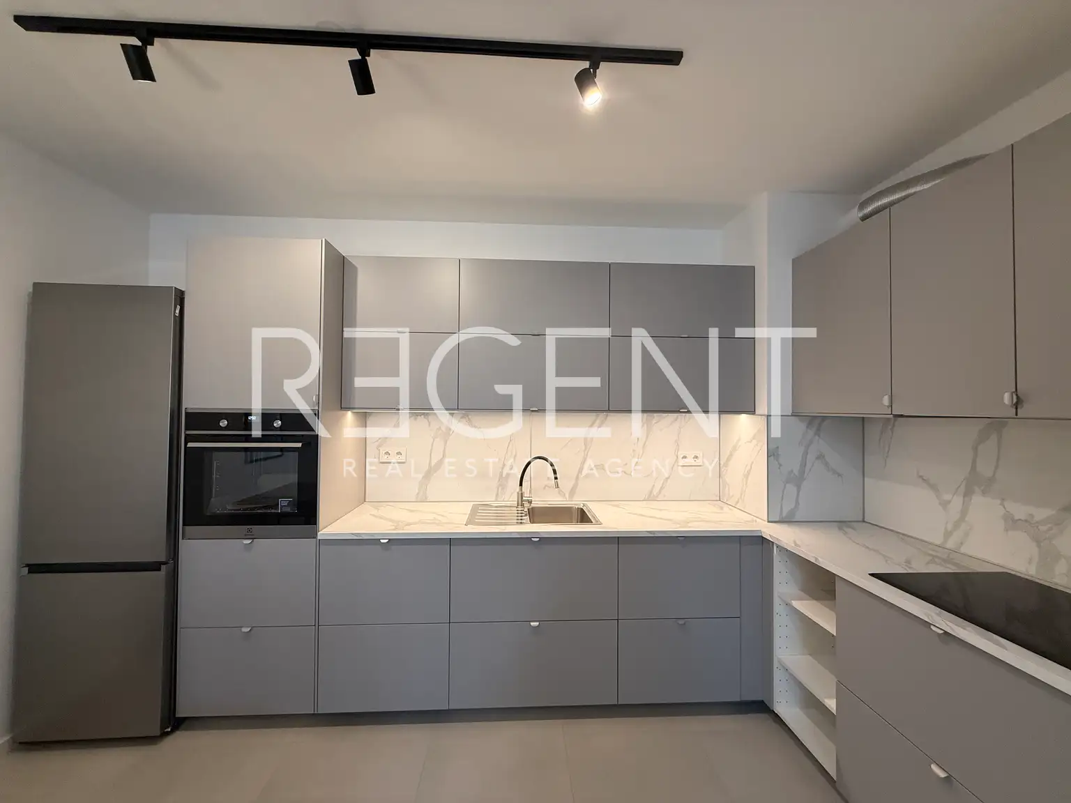 Загреб, Шпанско - трехкомнатная квартира в новостройке