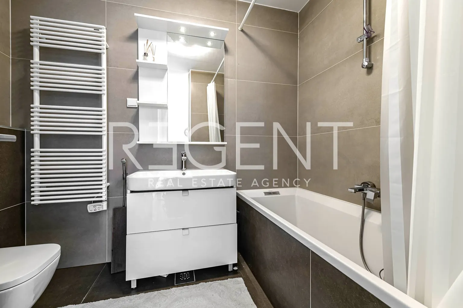 Zagreb, Ban Centar - Luksuzan dvosoban stan 62 m2