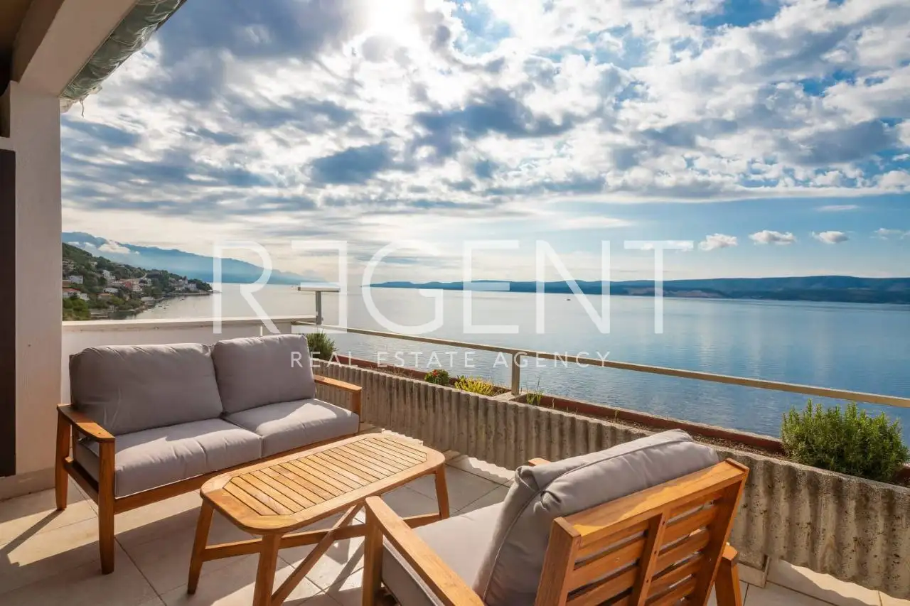 Omiš, Stanići – vila první řada u moře s velkým potenciálem