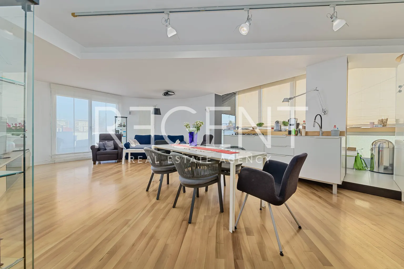 Záhřeb, Petrova - Moderní penthouse se střešní terasou a bazénem