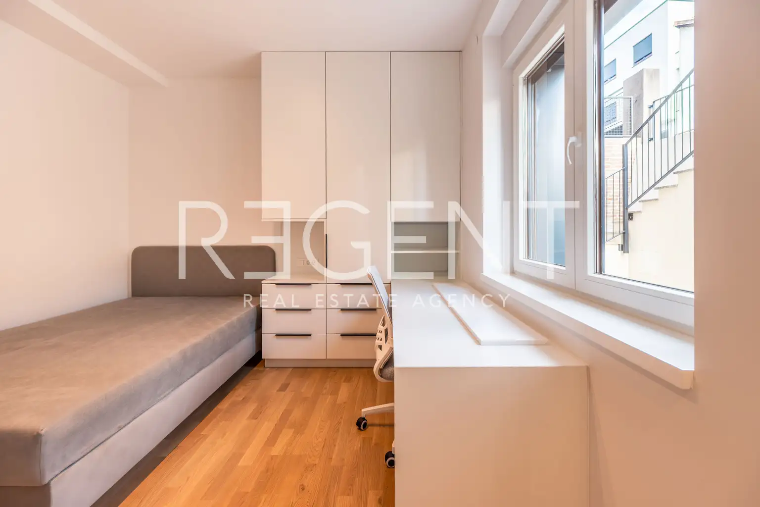 Zagreb, Srebrnjak - moderan trosoban stan s terasom