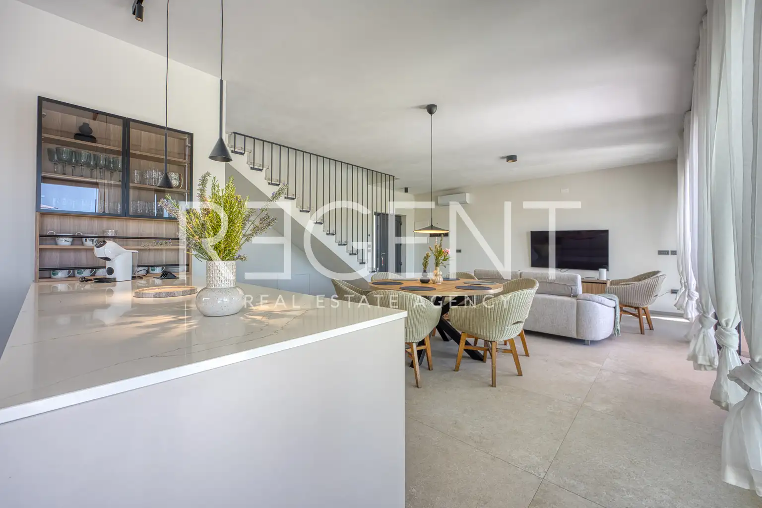 Kuća 230 m² — grijani bazen, krovna terasa, Poreč
